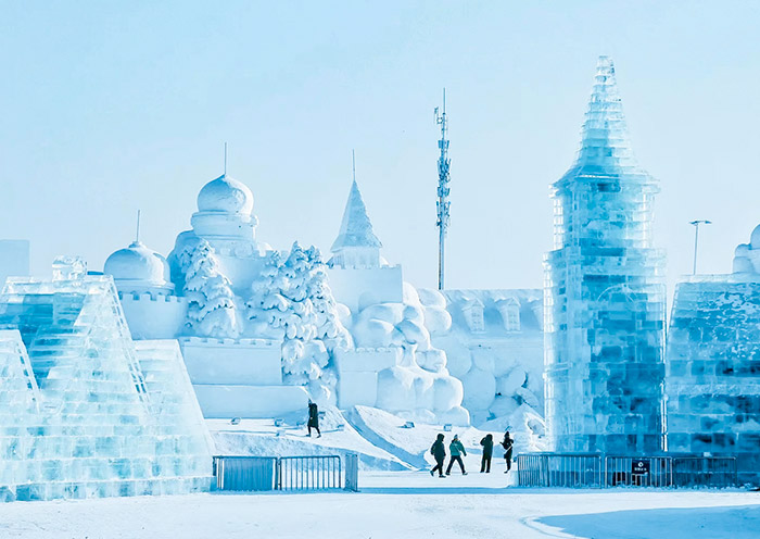 滬哈冰雪遊 | 上海博物館+外灘+上海中心大廈+哈爾賓冰雪大世界+聖索菲亞大教堂-中央大街精華5日遊